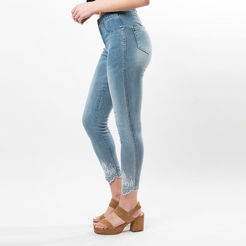 Our Scalloped Embroidered Hem Capris in Chambray, Lt Wash Denim is the perfect addiction to your spring/summer wardrobe. Dress it up with heeled sandals or go casual with flats!