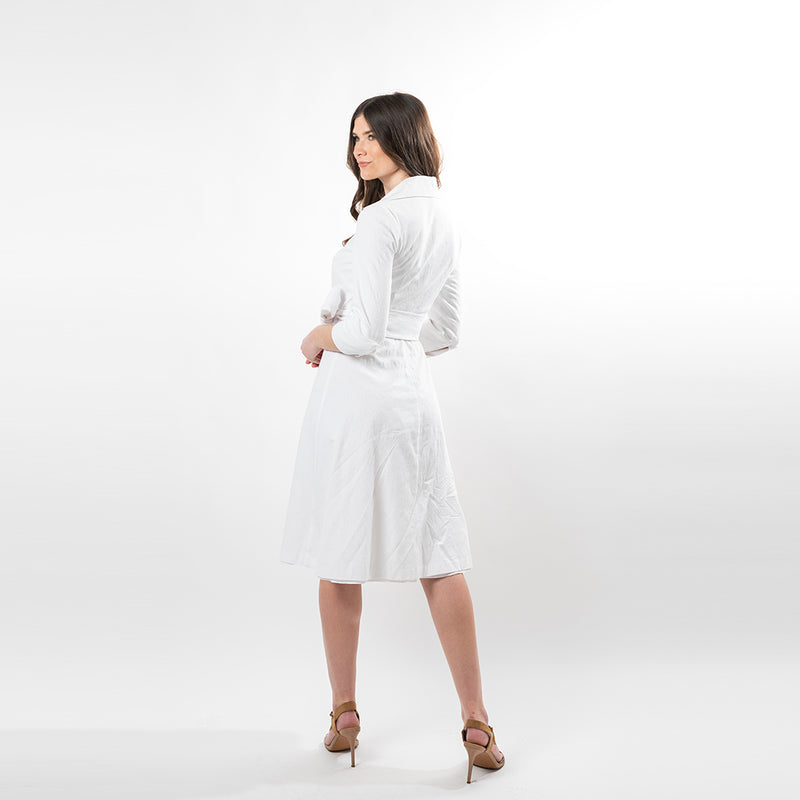 A timeless shirt dress with a modern twist, this dress is designed to flatter many silhouettes no matter what size! Made from a beautiful cotton jacquard, it lends itself for many affairs and for sure make you stand out!